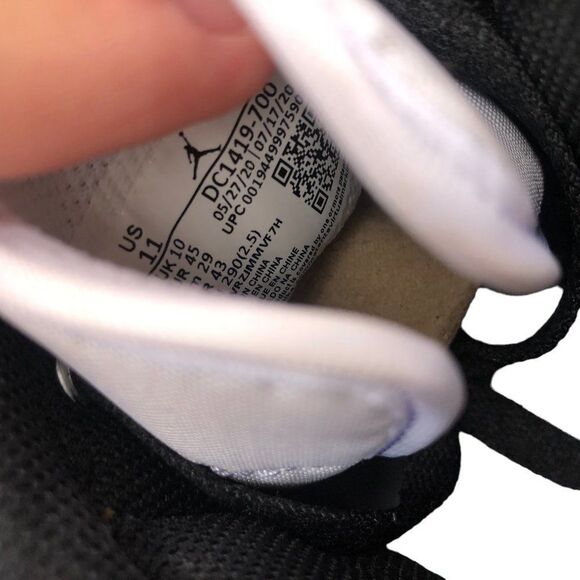 DEADSTOCK 2020 Nike Air Jordan 1 Mid SE 'Metallic Gold' Size 11 - Picture 5 of 16